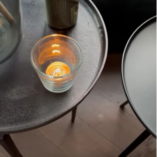 Houten vloer in de woonkamer (video)